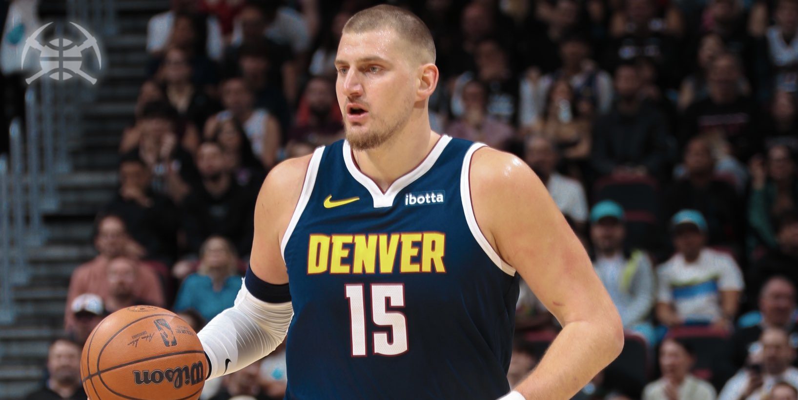 Nikola Jokic sufrió una lesión que lo dejará fuera al menos cuatro semanas.